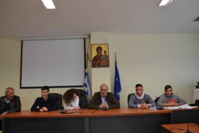 Ο Κατσίβελας συνεχίζει το διάλογο με τους μαθητές