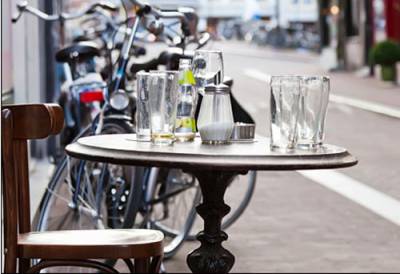 Ζητούν λύση για τα καταστήματα στην Άνω Πόλη Κυπαρισσίας