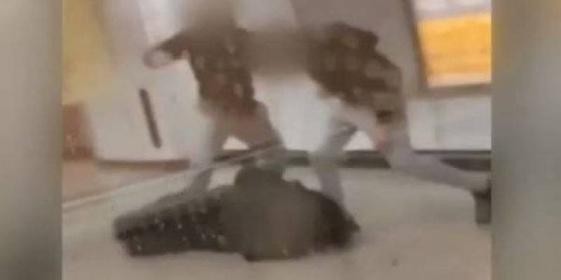 Η βία πίσω από τους εφήβους