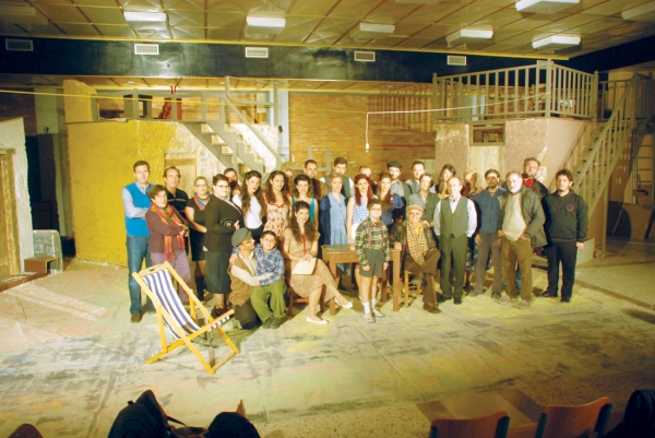 Παραστάσεις μέχρι και την ερχόμενη Κυριακή: Η… Αυλή αποκαλύπτεται στο Πνευματικό Κέντρο Καλαμάτας