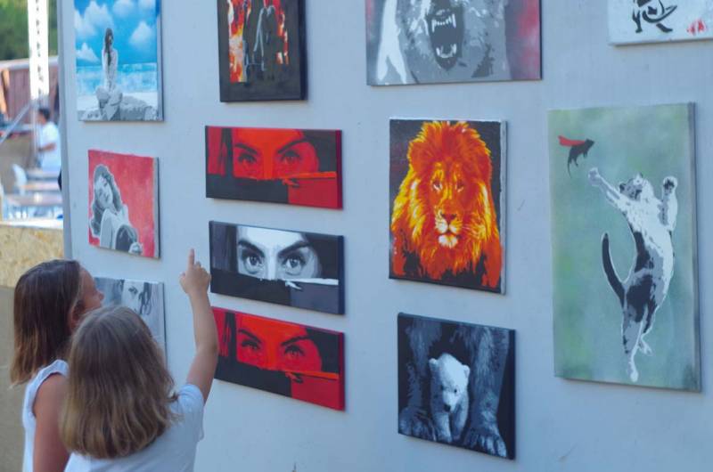 Έκθεση stencil του Γιάννη Τσαπάροβ