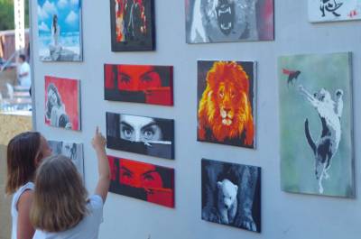 Έκθεση stencil του Γιάννη Τσαπάροβ