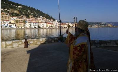 Στην Κρανάη λειτούργησε ο μητροπολίτης Μάνης - Ποίημα για την "επιστροφή του Ασώτου" προς τους πιστούς