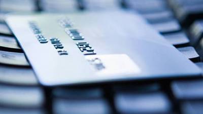 Ερώτηση Χαρίτση για τις χρεώσεις ηλεκτρονικών συναλλαγών από τράπεζες