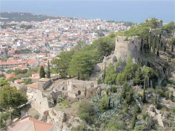 Η επιλογή της Κυπαρισσίας σαν επίνειο της Μεσσήνης στηρίχθηκε κυρίως στη μεγάλη απόσταση από την εχθρική Λακωνική