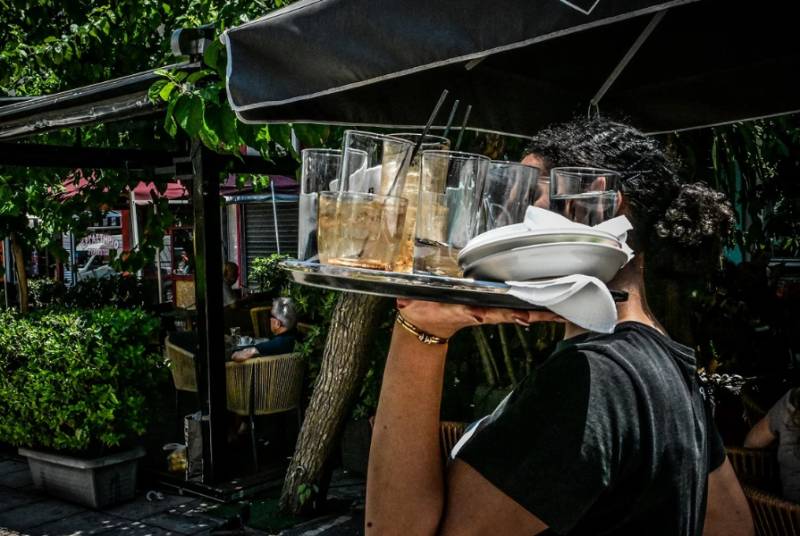 Καύσωνας: «Λουκέτο» σε υπαίθριες εργασίες από 11:00 έως 17:00 – Ποιους αφορά το μέτρο