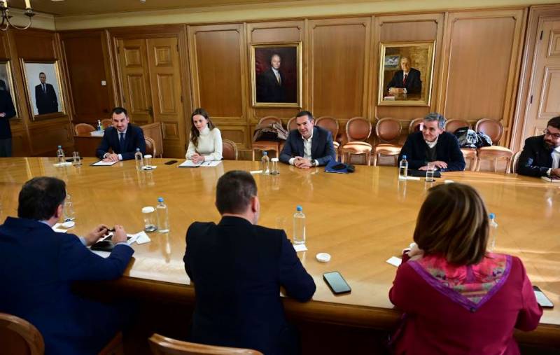 Ο Χαρίτσης μαζί με τον Τσίπρα στον Στουρνάρα