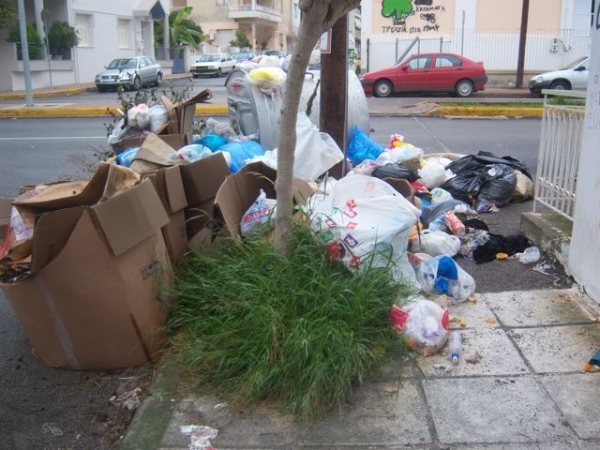 Απειλή για την υγεία οι σωροί σκουπιδιών