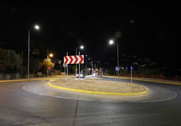 Καλαμάτα: Άναψαν τα φώτα στον κόμβο στο “Φωτεινή”