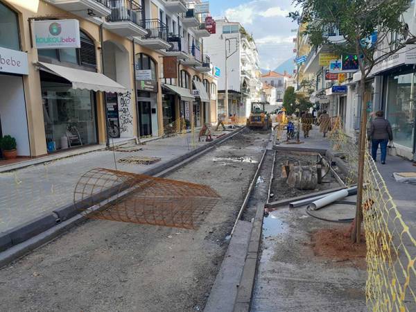 Καλαμάτα: Διαμαρτυρίες για έργο ανάπλασης στην οδό Κολοκοτρώνη