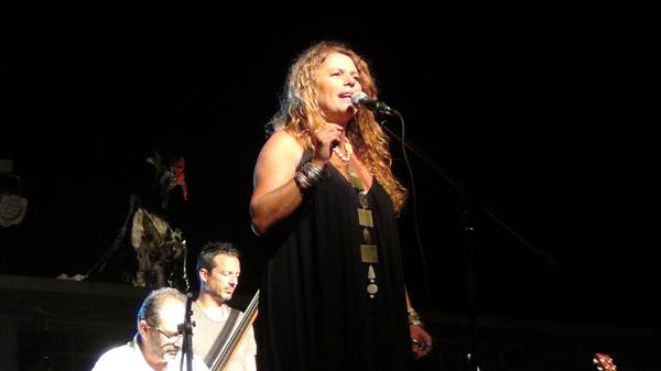 Μάγεψε η Τσαλιγοπούλου στο "Τρενοτεχνείον" (φωτογραφίες)