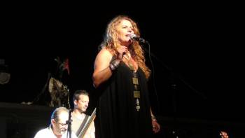 Μάγεψε η Τσαλιγοπούλου στο "Τρενοτεχνείον" (φωτογραφίες)