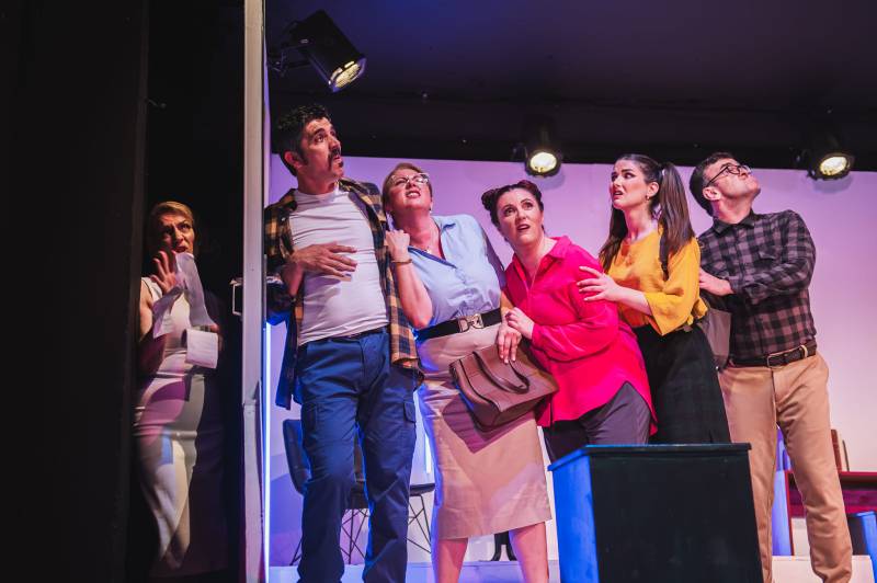 Τριφυλιακό Ερασιτεχνικό Θέατρο: Στην Κυπαρισσία η κωμωδία «TOC²»