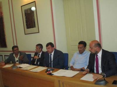 Να ανοίξει η συζήτηση για τους τσιγγάνους