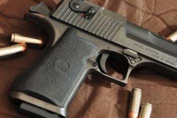 Δύο βουλευτές Μεσσηνίας με άδειες οπλοφορίας