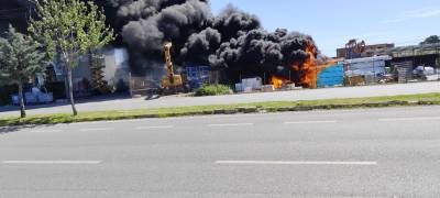 Καλαμάτα: Μεγάλη φωτιά σε επιχείρηση στη Νέα Είσοδο (βίντεο-φωτογραφίες)