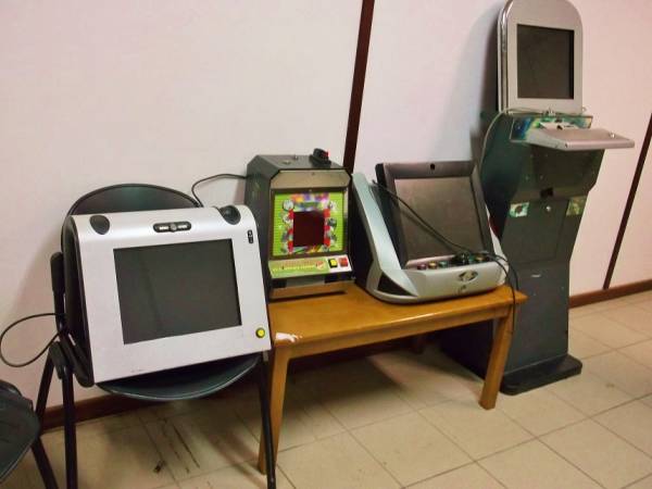 Τρεις συλλήψεις για "φρουτάκια" στη Μεσσήνη