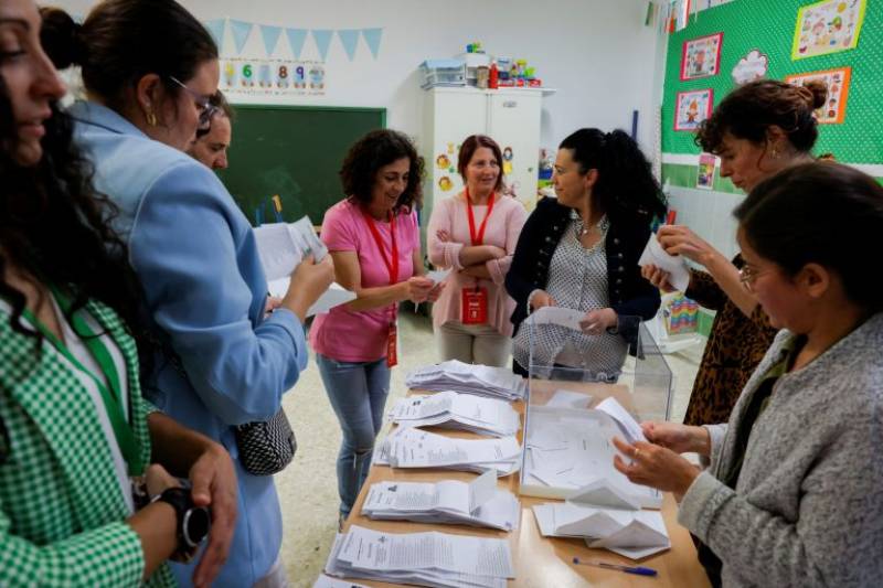 Αυτοδιοικητικές εκλογές στην Ισπανία: «Τσουνάμι» της δεξιάς «έπνιξε» τον Σάντσεθ (βίντεο)