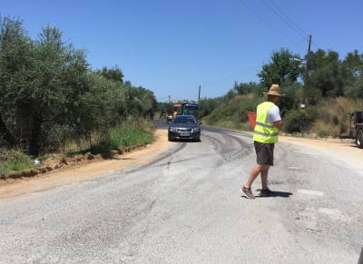 Ρίχνουν άσφαλτο στο δρόμο για Κιτριές
