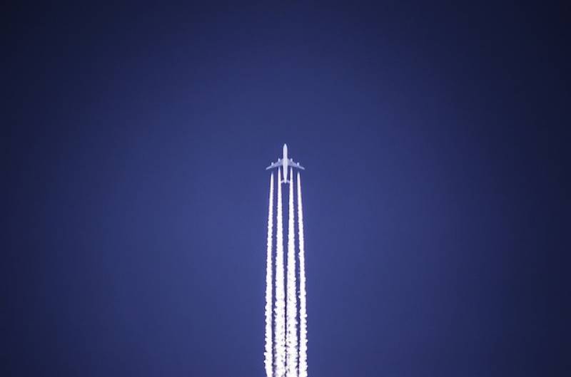 Επιβιώνουμε ανάμεσά τους