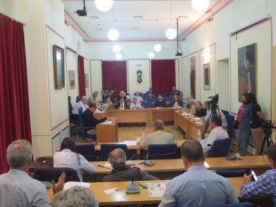 Διχασμένη η μείζων μειοψηφία για την πεζοδρόμηση της Ναυαρίνου (βίντεο)