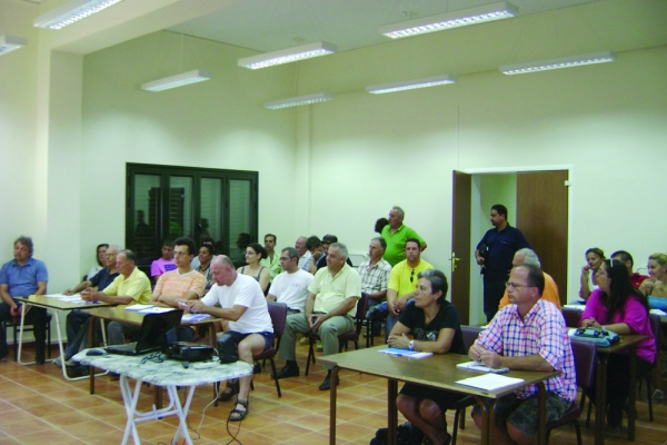 Ξεκίνησε στην Κυπαρισσία το σεμινάριο μελισσοκομίας