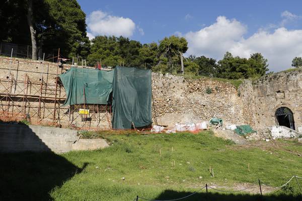 Αλλάζει όψη η είσοδος του Κάστρου Καλαμάτας