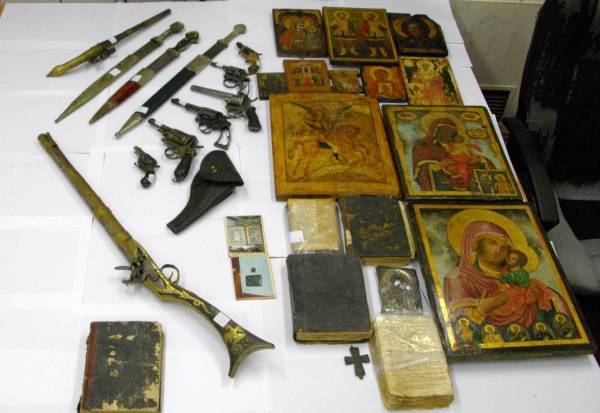 Αρχαία και εικόνες είχε ο 60χρονος από το Κατσαρού Μεσσηνίας (φωτογραφίες)