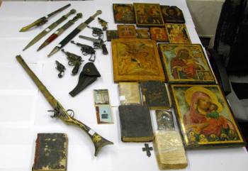 Αρχαία και εικόνες είχε ο 60χρονος από το Κατσαρού Μεσσηνίας (φωτογραφίες)