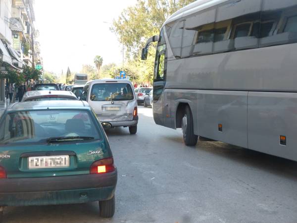 Διπλοστάθμευση στην Αριστομένους