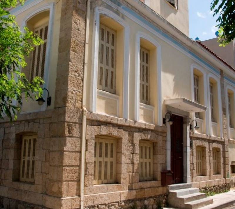 Καλαμάτα: Ξενοδοχείο στη γωνία Φαρών και Ασίνης