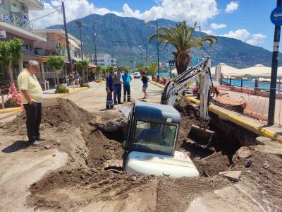 Αποκαταστάθηκε η βλάβη στον αγωγό ακαθάρτων επί της Ναυαρίνου - Τις επόμενες ημέρες η ασφαλτόστρωση (βίντεο)