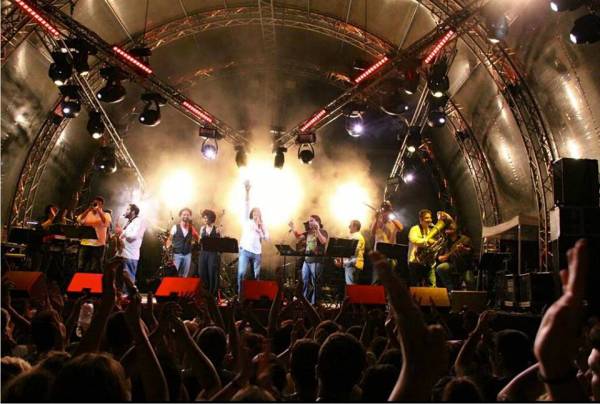 Οι "Melios Balkana Mama" σήμερα στο Live Festival στα Παπλωματάδικα