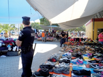 Πήραν πάλι αναβολή οι μικροπωλητές