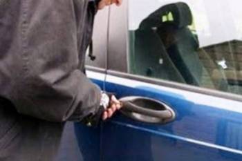 Δύο Ρουμάνοι έκλεψαν αυτοκίνητο από τα Φιλιατρά