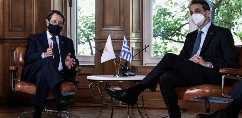 Τηλεφωνική επικοινωνία Μητσοτάκη - Αναστασιάδη για την πυρκαγιά