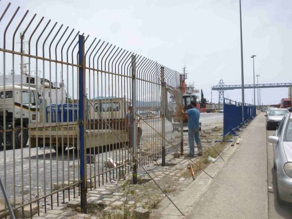 Πιο μέσα τα κάγκελα στο λιμάνι Καλαμάτας - Διπλής κυκλοφορίας η Ψαρών