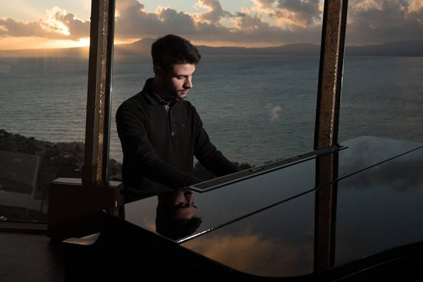 Ο συνθέτης Σπύρος Χιώτης στην “Ε”: “Η μουσική είναι το επίκεντρο της ζωής μου”