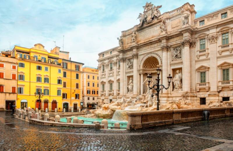 Ιταλία: Έτρωγε παγωτό στο συντριβάνι και του έκοψαν πρόστιμο 450 ευρώ