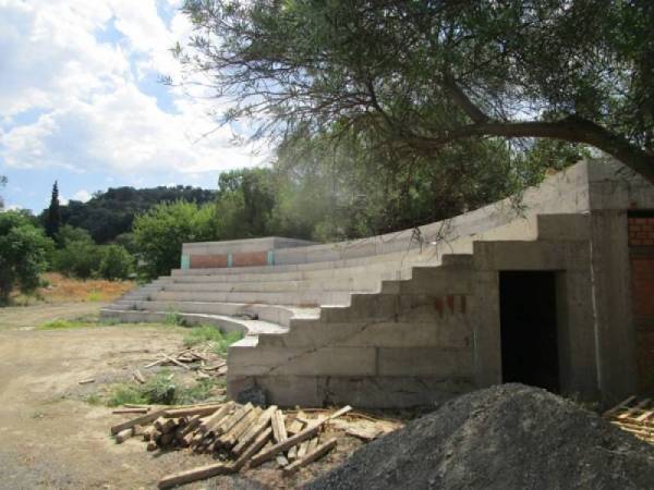 Σκέψεις για την “παρανομία” του ανοιχτού θεάτρου