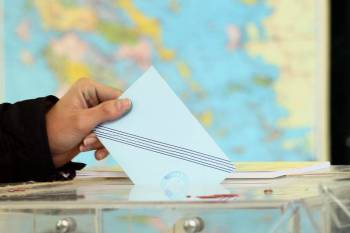 "Κλειστά χαρτιά" από υποψηφίους και κόμματα
