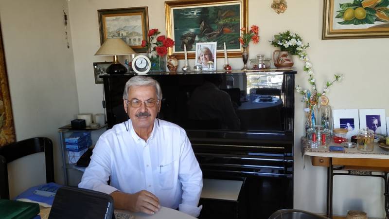 O δάσκαλος κιθάρας Μπάμπης Πετρουλάκης στην "Ε": “Ενίοτε και τα πιο τρελά όνειρα γίνονται πραγματικότητα!”