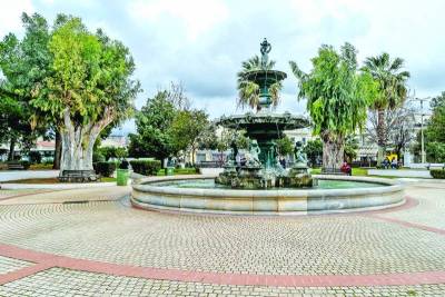 Μεταφορά περιπτέρων της πλατείας Φιλιατρών