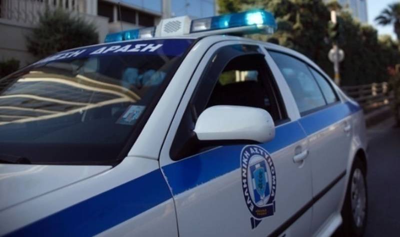 Συνελήφθησαν τρία άτομα για κλοπή 30.000 ευρώ από αυτοκίνητο