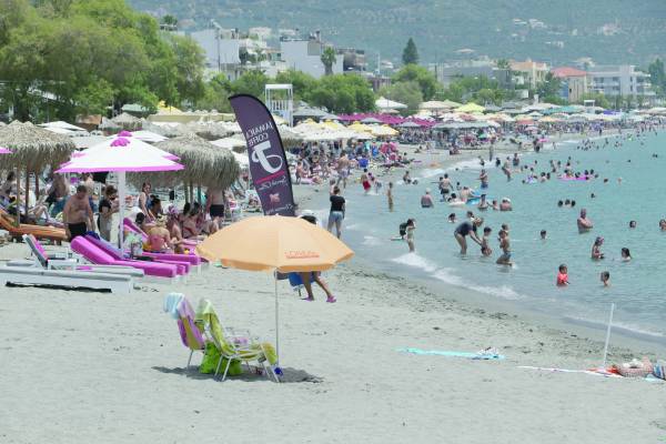 Αδιαχώρητο στη Μεσσηνία το τριήμερο: Ούτε καρφίτσα σε μαγαζιά - παραλίες (φωτογραφίες)