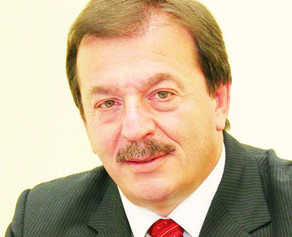 Δημήτρης Σαμπαζιώτης: "Γιατί στηρίζω Απόστολο Τζιτζικώστα"