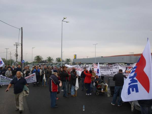 Συγκέντρωση του ΠΑΜΕ στο Lidl στην Καλαμάτα (βίντεο)