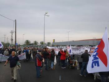 Συγκέντρωση του ΠΑΜΕ στο Lidl στην Καλαμάτα (βίντεο)