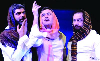 Ασυγκράτητα γέλια για πιστούς... και άπιστους στο «Ολη η Βίβλος (λέμε τώρα)»