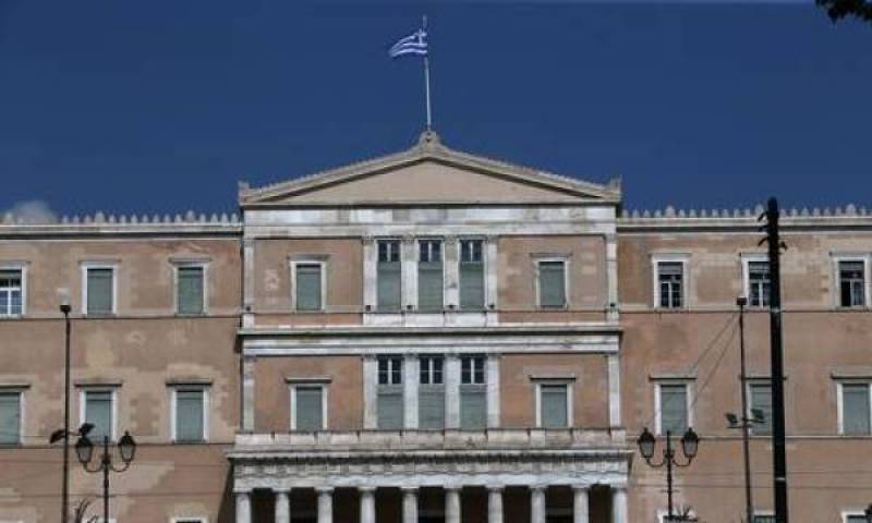 Οι πολιτικοί δεινόσαυροι πρέπει να αποχωρήσουν